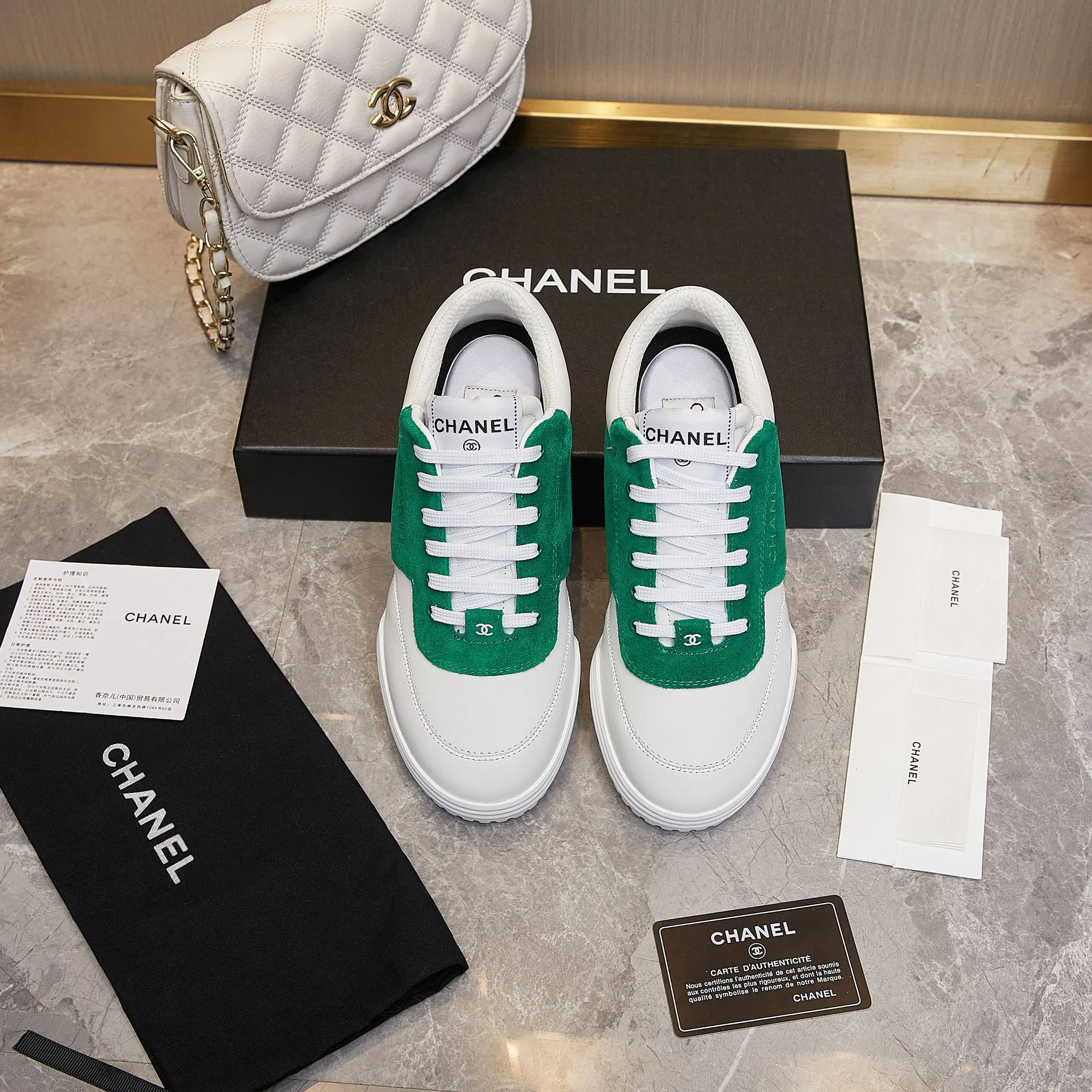 👟👟Ex-factory price 500👟👟 Chanel Chanel - 2023 counter top casual sports shoes This classic design; the upper is electro-embroidered with a variety of craftsmanship; the outsole is fashionable and sporty; it is extraordinary and incorporates a variety of color matching elements... The diversified mix and match is very beautiful and versatile, casual, fashionable, sports and outdoor can be taken into account... ꫛꫀꪝ Go➫ Material: ❶Upper is made of: Original imported cowhide ❷The inner lining is made of: original imported breathable mesh ❸Outsole is based on: original TPU combination outsole Special counter boutique packaging complete set for women 35–41